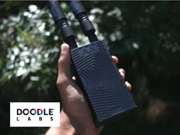 Module radio Doodle Labs - compacte et léger, ils utilisent la technologie Mesh Rider pour une liaison de donnée maillée, privée, chiffrée