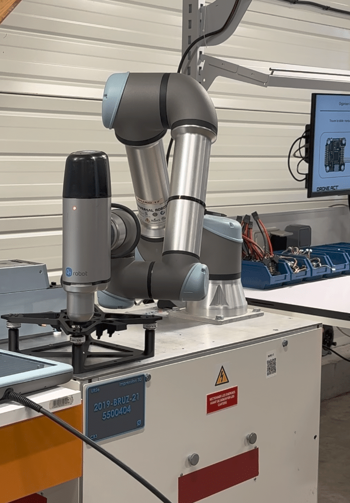 robot assemblage Drone Act